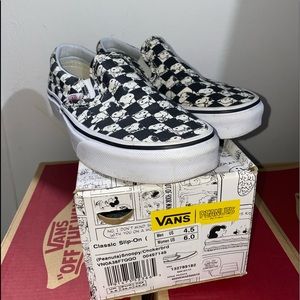 VANS Classic slip-on - (Peanuts) Snoopy/ checkerboard Black and white